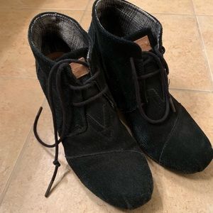 TOMS Desert wedge booties
